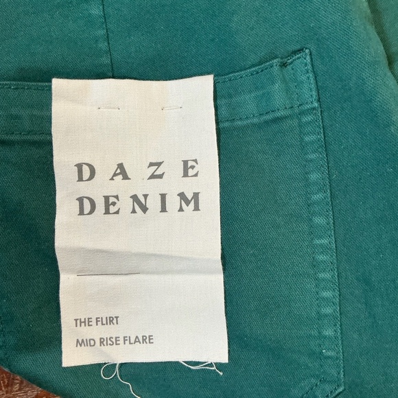 Daze Denim The Flirt Mid Rise Flare Jeans Women’s Size 29 Blue Grass NWT - Picture 5 of 12